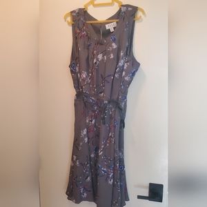 Elle dress XXL knee length grey with blue & pink floral pattern w/ black belt